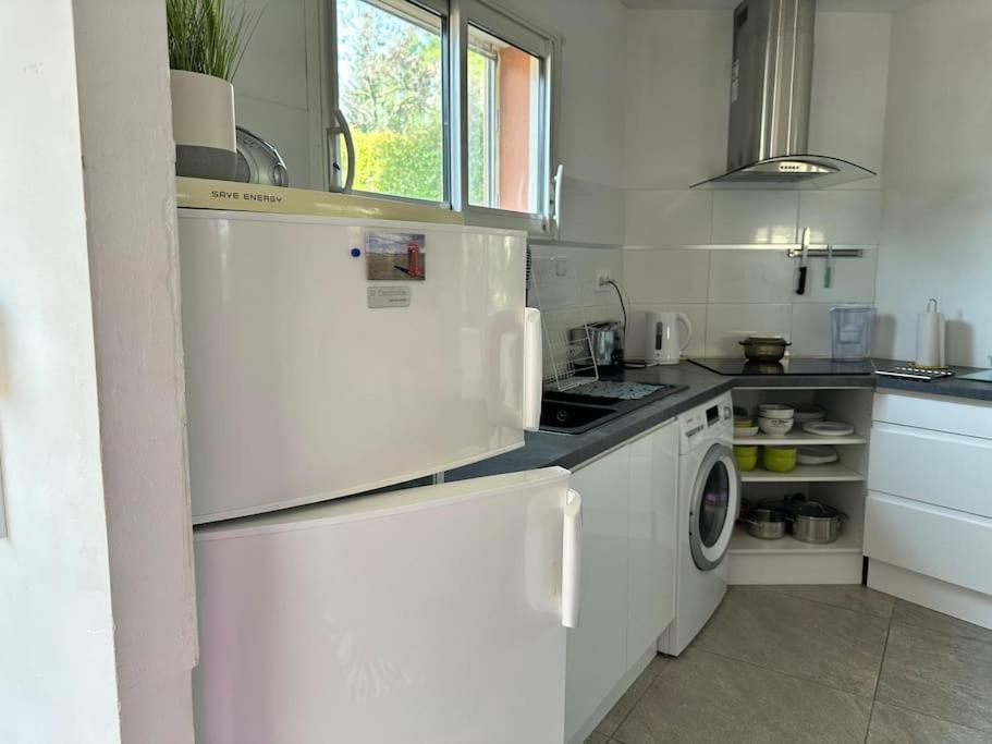 Moderne Mini Maison Лезіньян-Корб'єр Екстер'єр фото